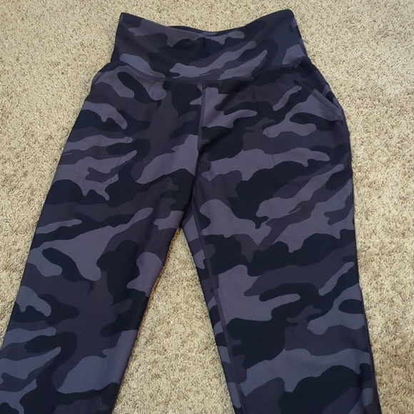 Women's Old Navy Activate leggings🌟 - Picture 2 of 2